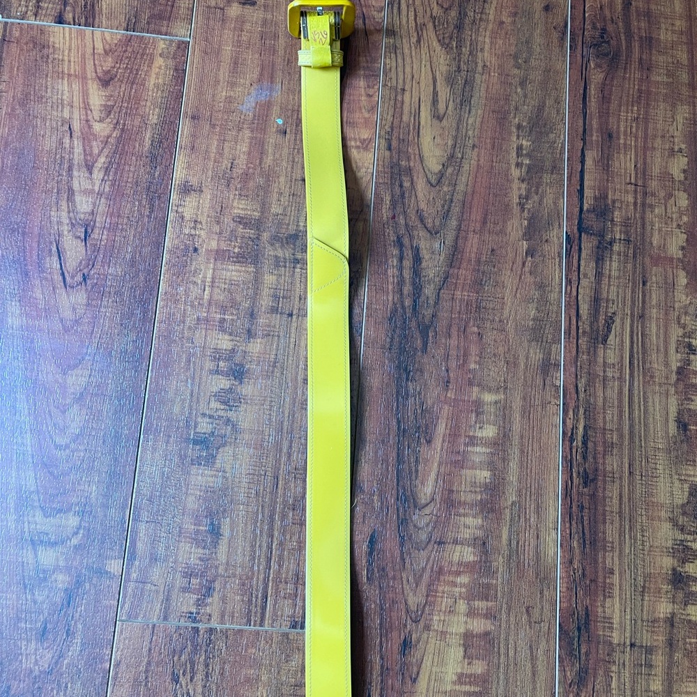 Woman’s Prada plastic with leather yellow belt - Picture 6 of 9